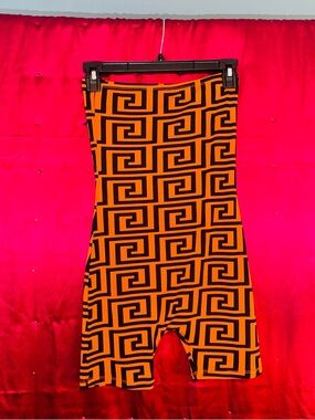 👑 Size Small Geometric Print Orange and Black Bodycon romper